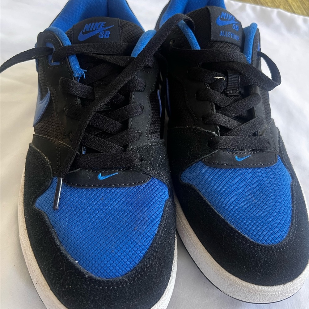 Nike Men's Athletic Shoes - Black and Blue